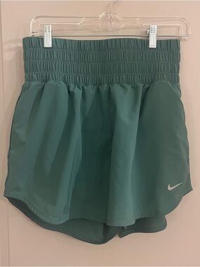 Nike Women's Prima Dri-FIT Ultra High-Rise Shorts 3in